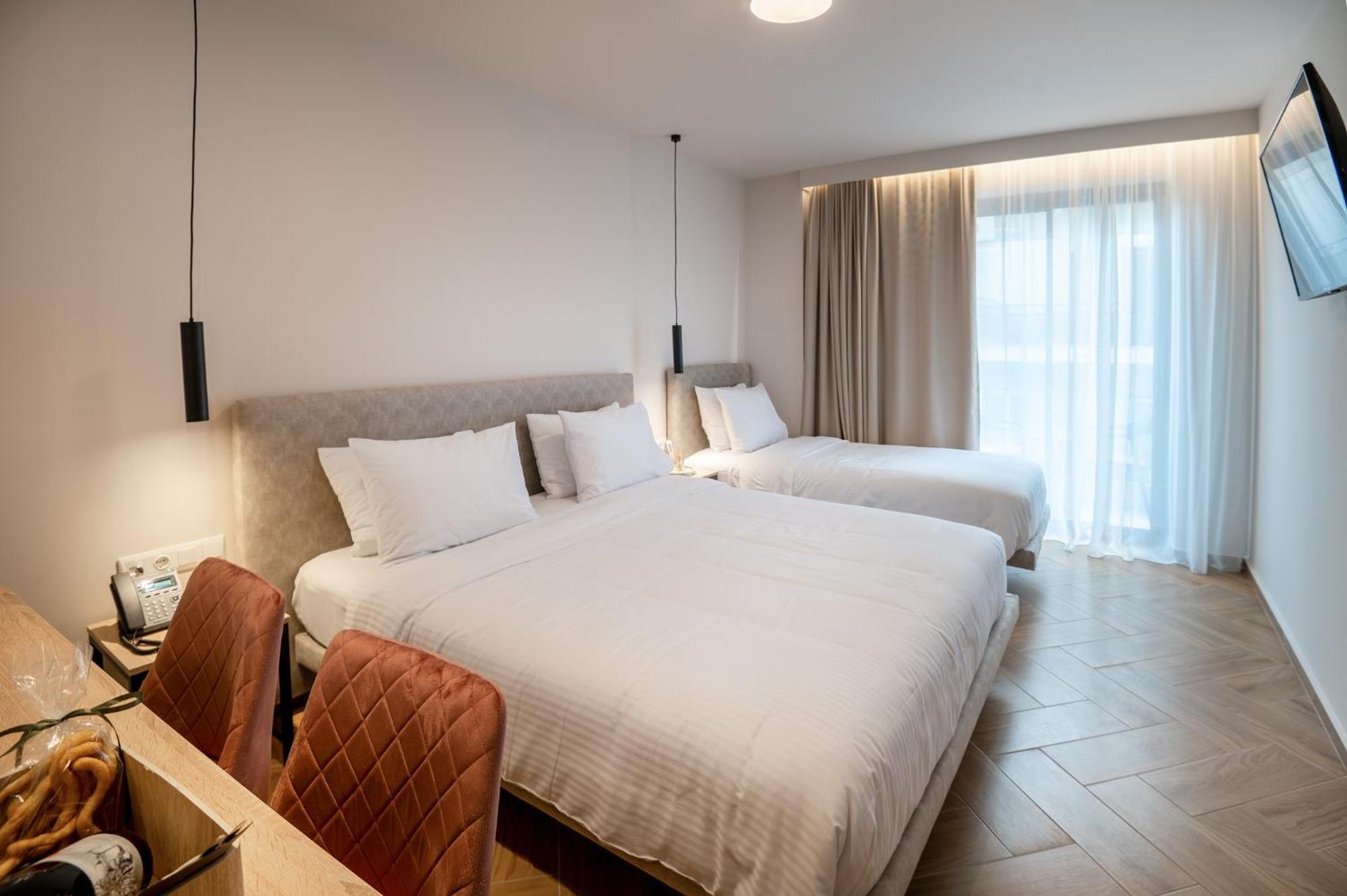 Ira - Ηρα Hotel Каламата Екстериор снимка