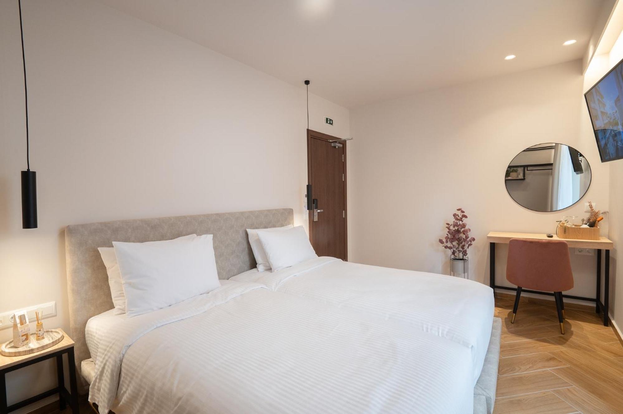 Ira - Ηρα Hotel Каламата Екстериор снимка
