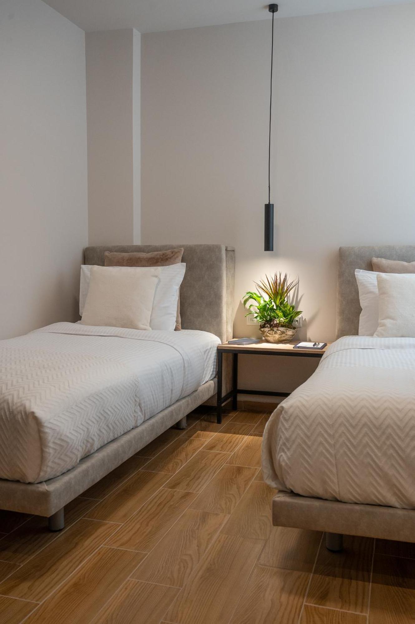 Ira - Ηρα Hotel Каламата Екстериор снимка