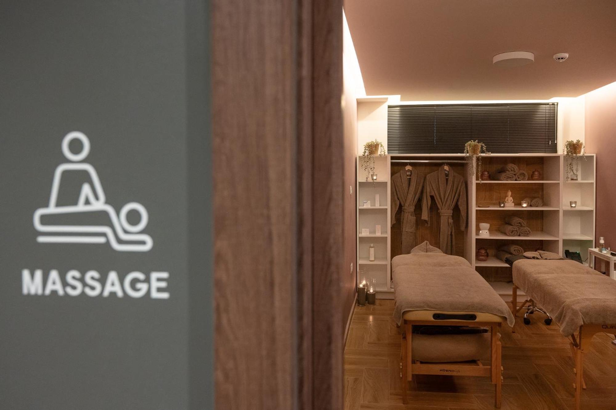 Ira - Ηρα Hotel Каламата Екстериор снимка